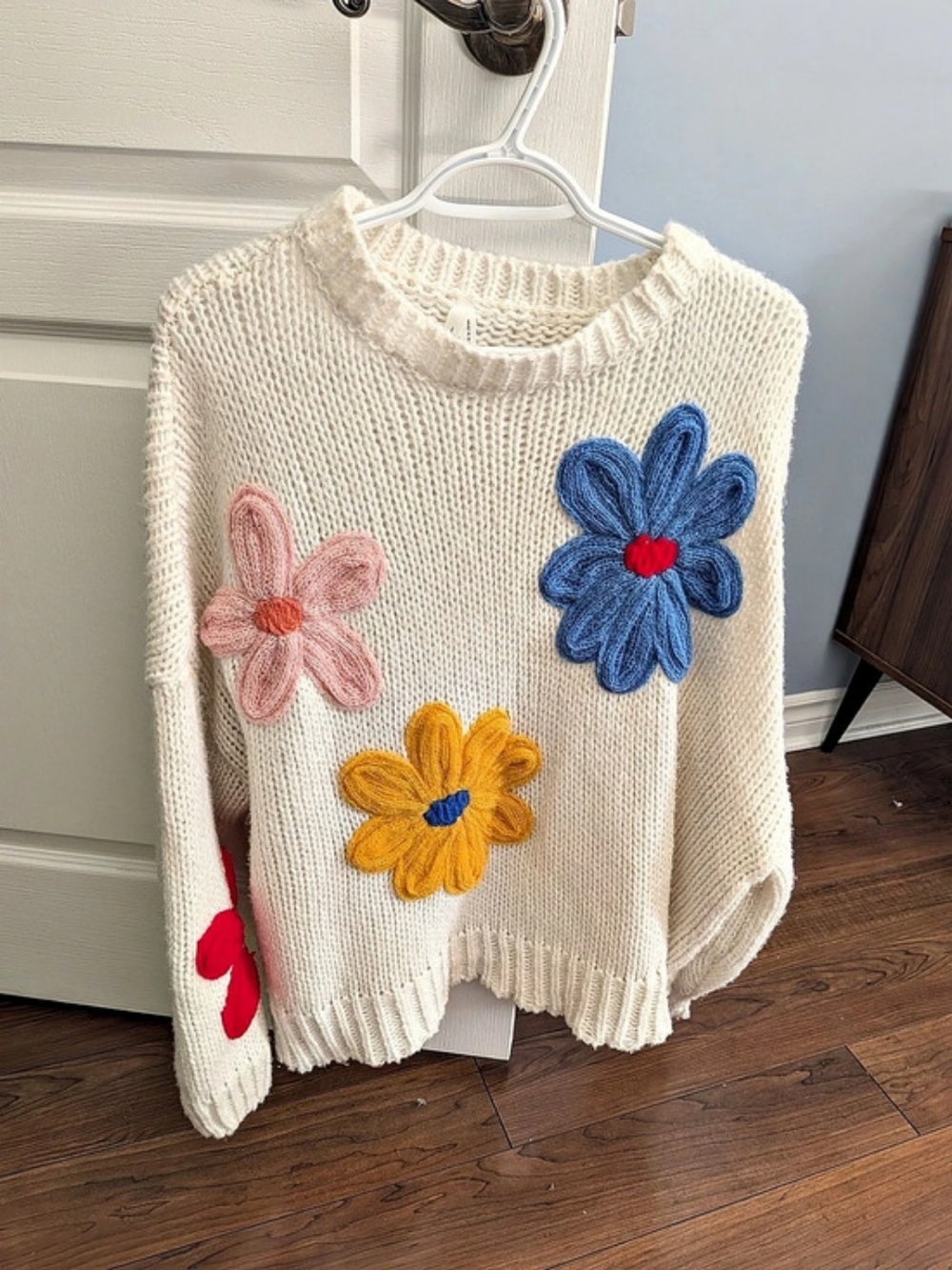 Dreamers Floral Appliqué Sweater in Cream Size Small Like New